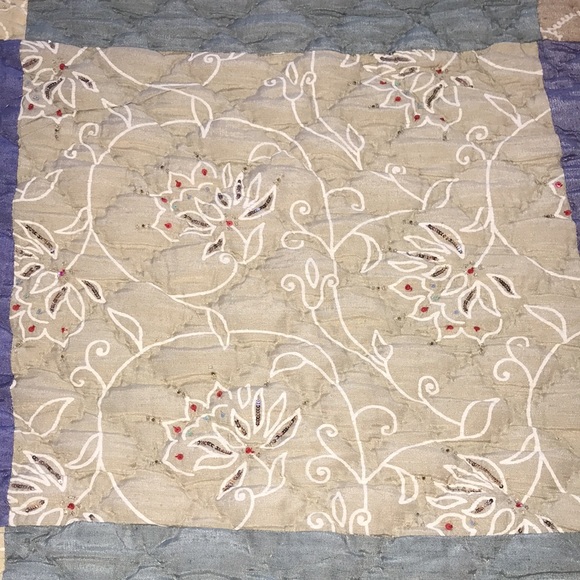 Quilted Comforter with Beading & 2 Pillow Shams - Picture 3 of 12